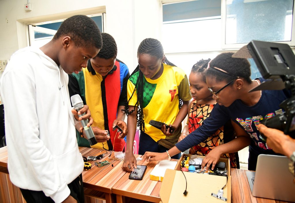 Maker's club teens practical learning sessions